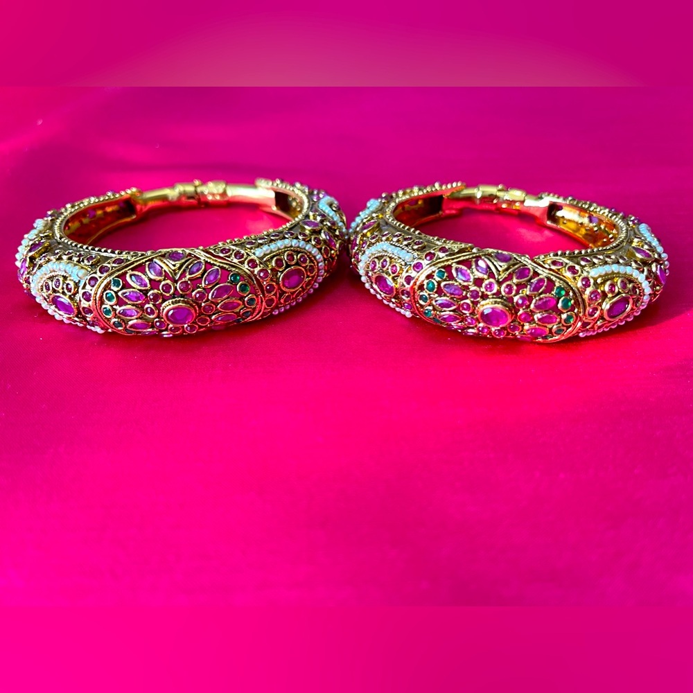 Regal Bangle Set
